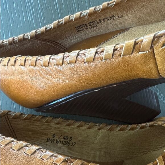 Born Elegant Cognac Tan Leather Peep-Toe Heels Wedge Bow Details Women’s Size 9M - Picture 13 of 14